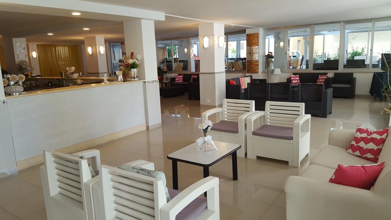 Hotel Raffaello 체제나티코 외부 사진